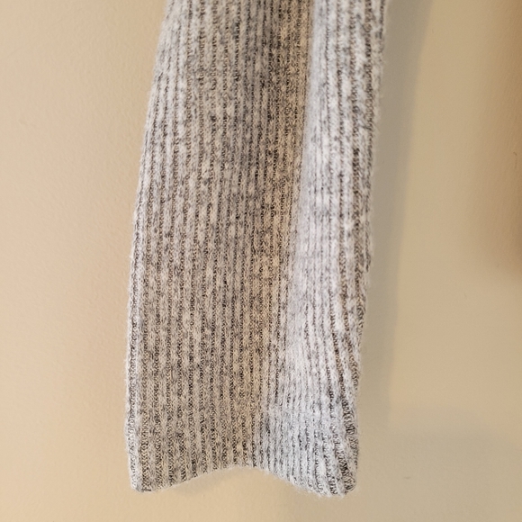 Derek Heart sweater size M with open elbows - Picture 7 of 9